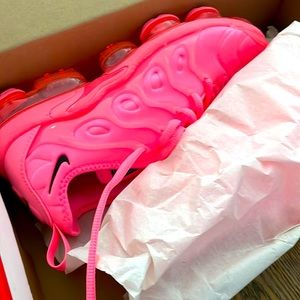 Neon Nike Vapormax